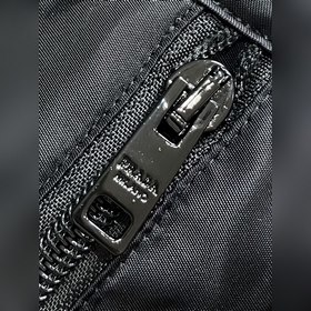 Нейлоновый жилет Prada в стиле рабочей
