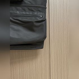 Нейлоновый жилет Prada в стиле рабочей
