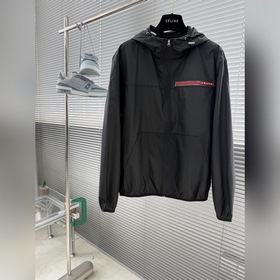 Prada — классическая мужская куртка с