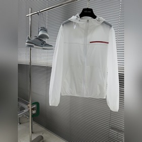 Prada — классическая мужская куртка с