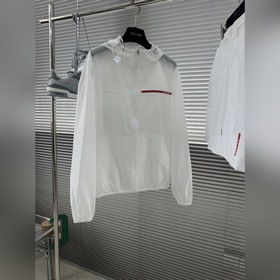 Prada — классическая мужская куртка с