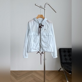 Короткая солнцезащитная куртка Prada с