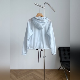 Короткая солнцезащитная куртка Prada с