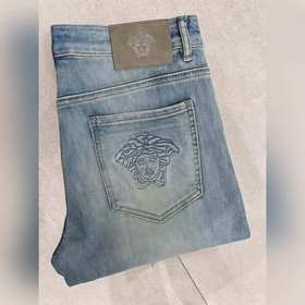 Versace представляет новую коллекцию м