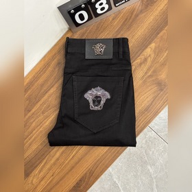 Versace — эксклюзивная новинка： модные