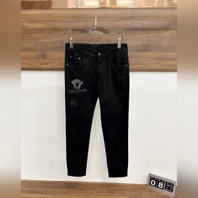 Versace — эксклюзивная новинка： модные