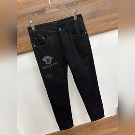 Versace — эксклюзивная новинка： модные
