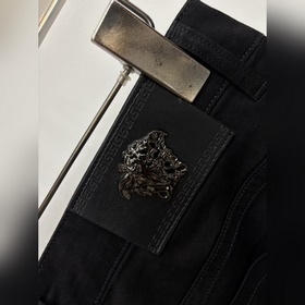 Versace — эксклюзивная новинка： модные