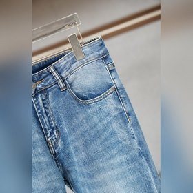 Versace- Новинка из коллекции джинсов 