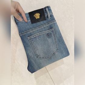 Versace представляет новую коллекцию м