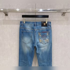 Versace представляет новую коллекцию м