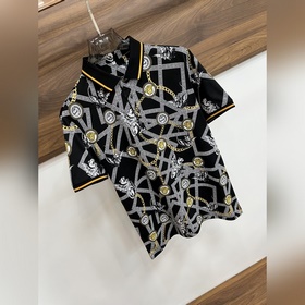 Новинка весенней коллекции Versace： фу