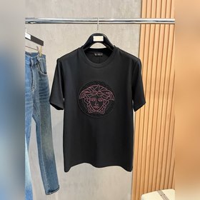 Новинка Versace весна-лето 2026 года —