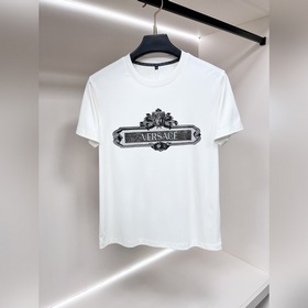 Versace — новая весенняя коллекция： фу