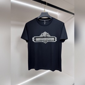 Versace — новая весенняя коллекция： фу