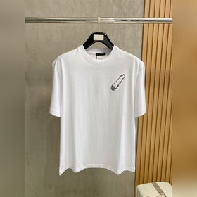 Versace представляет новую коллекцию в