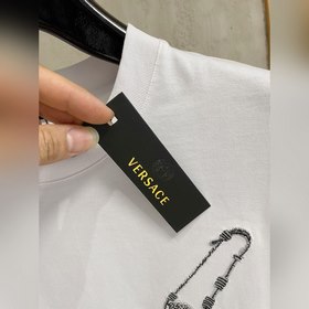 Versace представляет новую коллекцию в