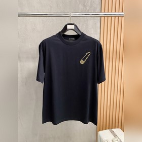 Versace представляет новую коллекцию в