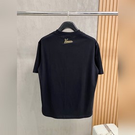 Versace представляет новую коллекцию в