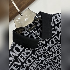Новинка весенней коллекции Versace： фу