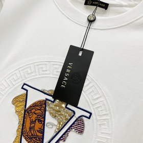 Новая коллекция Versace весна-лето 202