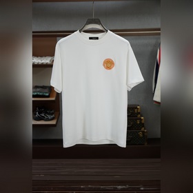 Versace — Рекомендуем суперпопулярную
