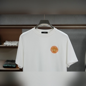 Versace — Рекомендуем суперпопулярную