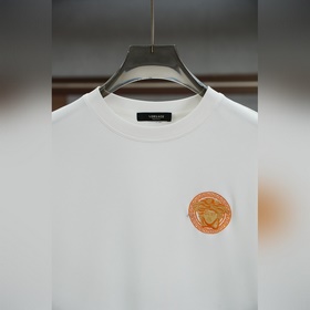 Versace — Рекомендуем суперпопулярную