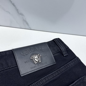 Мужская коллекция Versace представляет