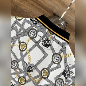 Новинка весенней коллекции Versace： фу