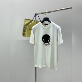 Versace, новейшая коллекция лета 2026