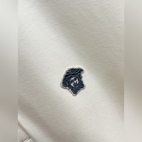 Новинка весенней коллекции Versace： фу