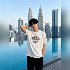 Новая коллекция летней одежды Versace 