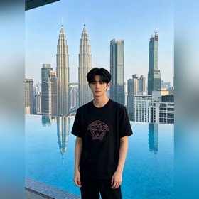 Новая коллекция летней одежды Versace 