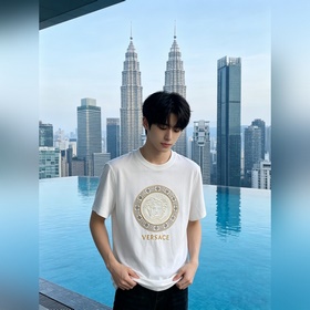 Новая коллекция летней одежды Versace
