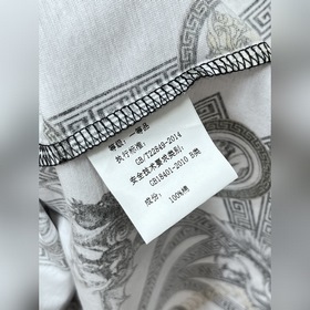 Новинка весенней коллекции Versace： фу