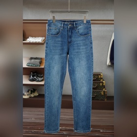 Versace,Новинка из коллекции джинсов п