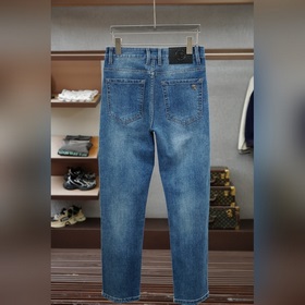 Versace,Новинка из коллекции джинсов п