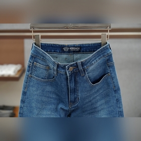Versace,Новинка из коллекции джинсов п