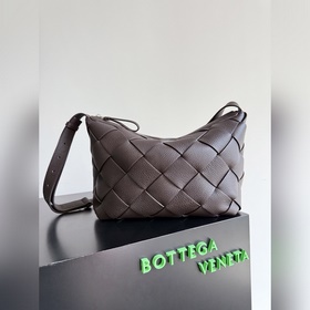Новая сумка Diago Hobo Bag от BOTTEGA