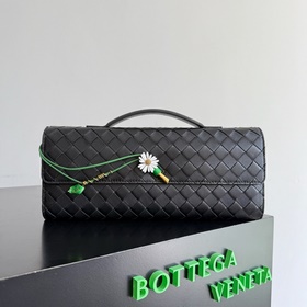 Клатчи Bottega Veneta уже в продаже! Т