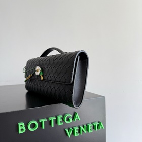 Клатчи Bottega Veneta уже в продаже! Т