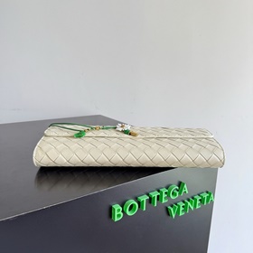 Клатчи Bottega Veneta уже в продаже! Т