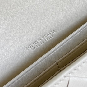 Клатчи Bottega Veneta уже в продаже! Т