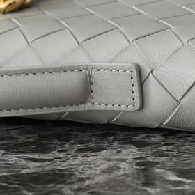 Bottega Veneta： эта сумочка (из кашеми