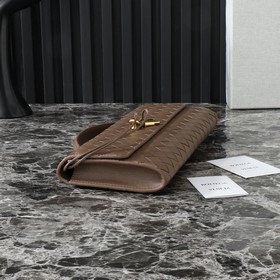 Эта вечерняя сумочка Bottega Veneta де