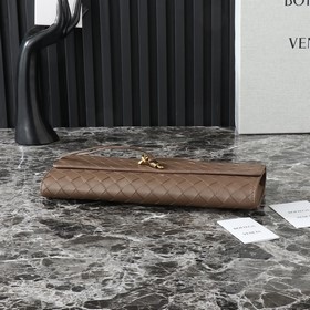 Эта вечерняя сумочка Bottega Veneta де