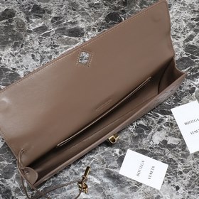 Эта вечерняя сумочка Bottega Veneta де