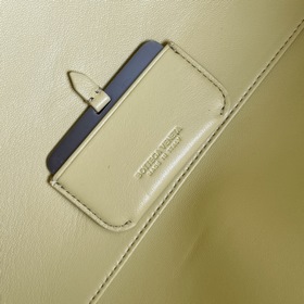 Новинка BV — сумка Barbare Tote 868327