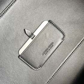 Новинка BV — сумка Barbare Tote 868327